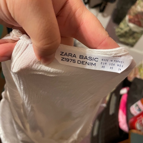 ZARA WHITE FLUTTER SLEEVE LACE UP TOP - Picture 4 of 7